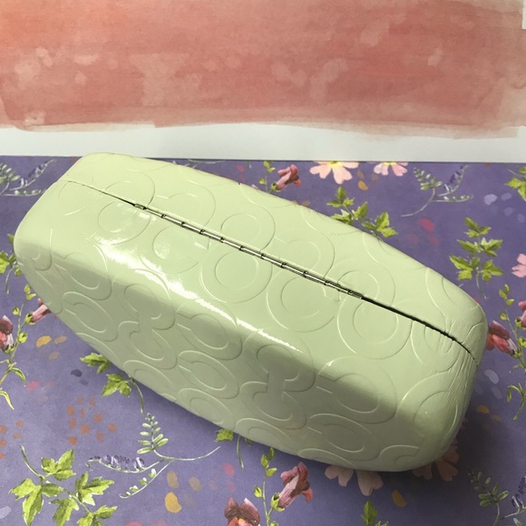 Coach Sunglasses Ivory Clamshell Case - Picture 3 of 9